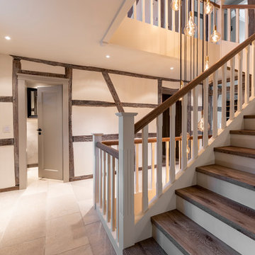 Treppenhaus in luxuriösem modernem Bauernhaus