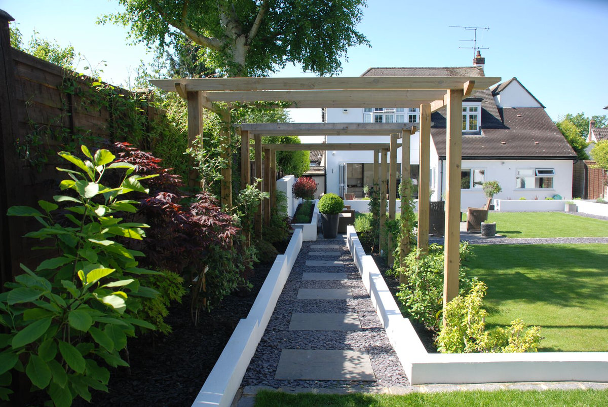 Large contemporary garden