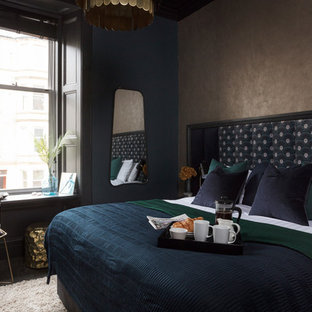 Idées déco pour une chambre contemporaine avec un mur noir et un sol noir.