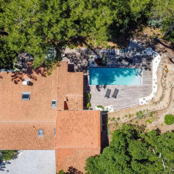 PISCINE SOUS LES PINS