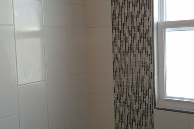 Minimalist bathroom photo in Ottawa