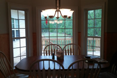 Kitchen/dining room combo - traditional kitchen/dining room combo idea in Atlanta