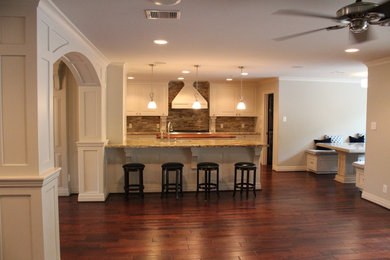 Example of a classic home design design in Houston