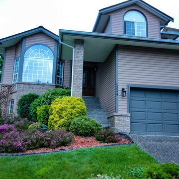 Traditional Front Yard Landscape