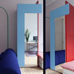 Farbenfrohe Wohnung in Neuk&ouml;ln - ワードローブ・タンス