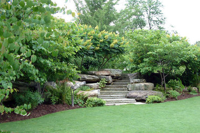 Inspiration for a mid-century modern landscaping in Cleveland.