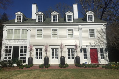 Photo of a traditional landscaping in Atlanta.