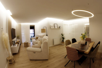 Trendy living room photo in Bilbao