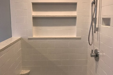 Example of a minimalist bathroom design in Boston