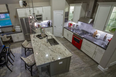 Kitchen - mid-sized contemporary porcelain tile kitchen idea in Houston with gray backsplash, stone tile backsplash and an island