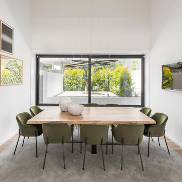 Parque das Nações dining area with table, chairs and sofa view