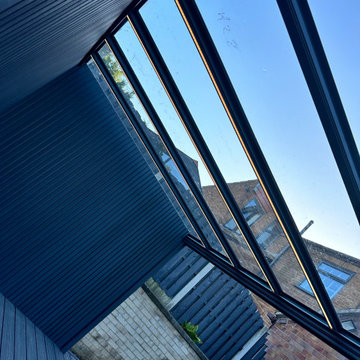Modern Garden Room with Aluminium Veranda – A Stylish Outdoor Retreat
