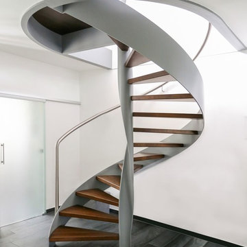 Spindeltreppe mit aufgeschnittener Säule