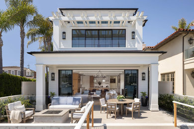 This is an example of a coastal house exterior in Orange County.