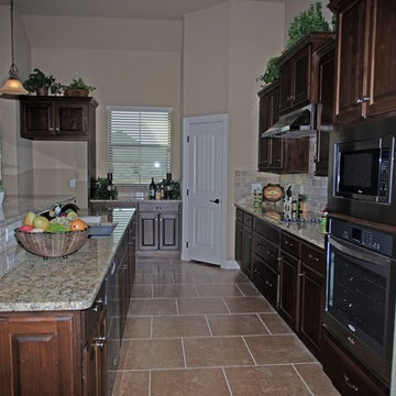 The Jackson Kitchen Island and Appliances