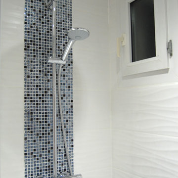 Salle de bain N&B et color touch