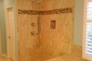 Example of a minimalist bathroom design in Los Angeles