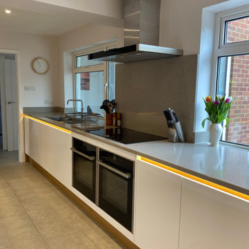 Handleless Gloss White Kitchen
