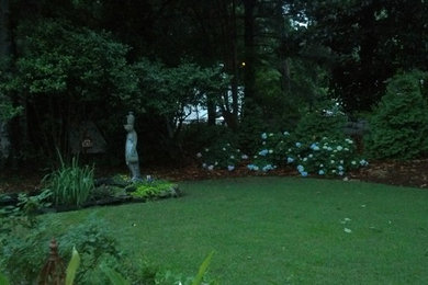 Inspiration for a traditional landscaping in Charlotte.