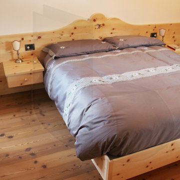 Camera da letto in legno di Cirmolo