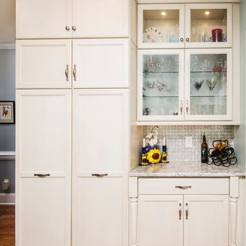 Classic Kitchen in Villa Marshmallow finish