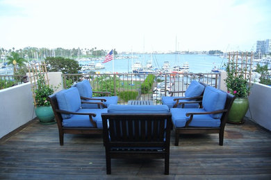 Example of a minimalist patio design in San Diego