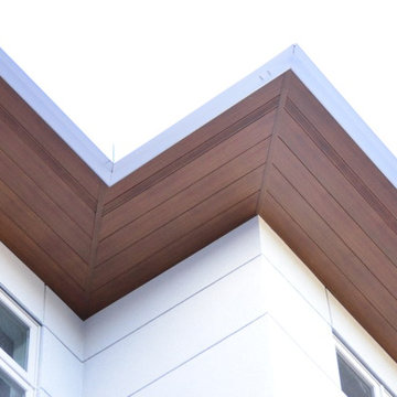 Longboard premium soffit with continues vent strip