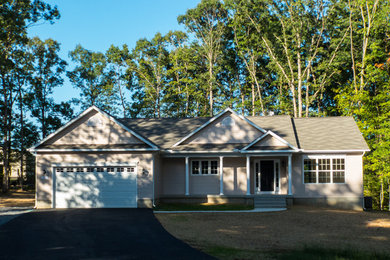 Inspiration for a mid-sized timeless beige one-story concrete fiberboard exterior home remodel in Richmond with a shingle roof