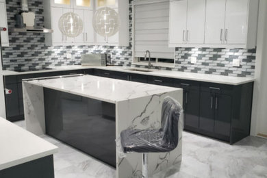 Example of a minimalist home design design in Other