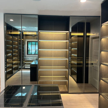 Custom Walk-in Closet by LAZZONI, Los Angeles
