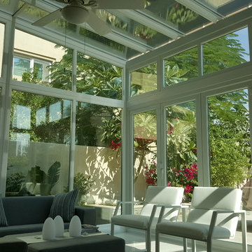 Modern Lean-to conservatory in Dubai