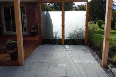 Inspiration for a contemporary home design remodel in Toronto