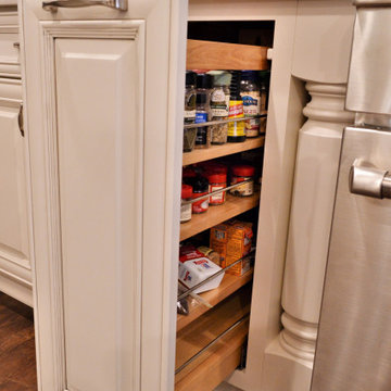 Lowell, IN. Haas Signature Collection. Elegant Traditional Style Kitchen