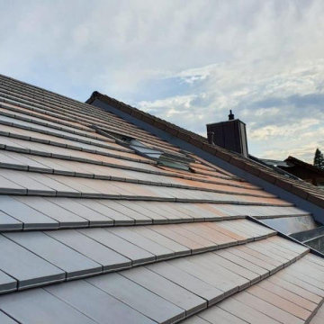 Dachrenoveirung (Dachziegel CREATON System, Dachdämmung PUREN, Dachfenster VEKA)