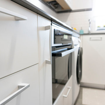 Cocina pequeña y blanca