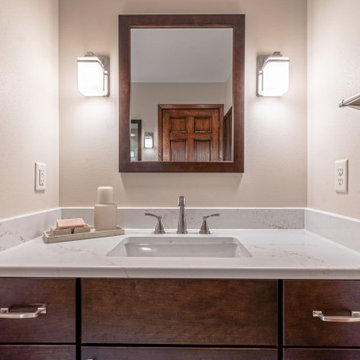 Cozy Master Bathroom - Brookfield