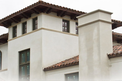 Example of an exterior home design in Dallas