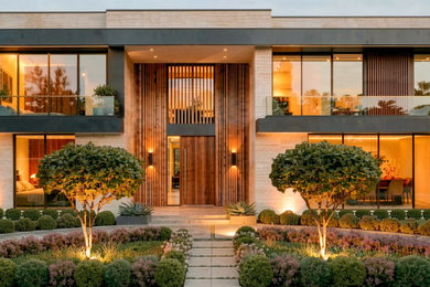 Inspiration for an exterior home remodel in Los Angeles