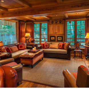 Idee per un piccolo soggiorno rustico aperto con sala formale, pavimento in legno massello medio e nessuna TV