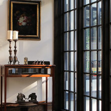 Black molding on the windows