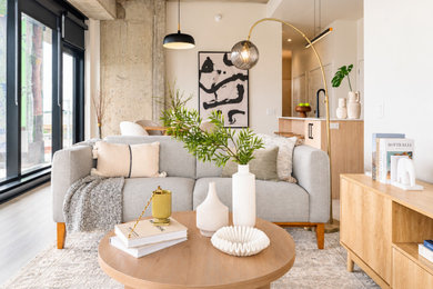Living room photo in Montreal