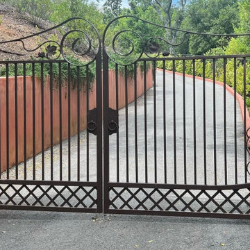 Clifton Ave Gate