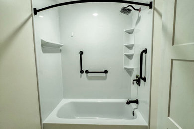 Bathroom - 1950s bathroom idea in Jacksonville
