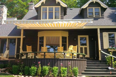 Design ideas for a classic house exterior in Toronto.