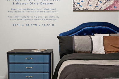 Example of a classic bedroom design in Portland