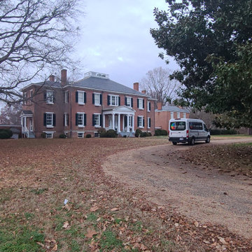 Virginia Upper Brandon Plantation Hunting Lodges - Fireplace TV, Music System