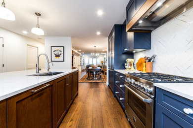 Example of a classic kitchen design in Vancouver