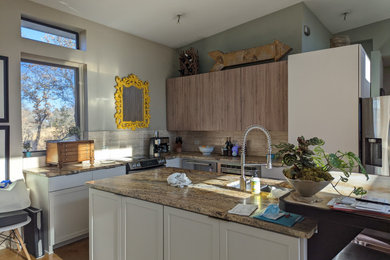 Inspiration for a mid-sized contemporary l-shaped eat-in kitchen remodel in Oklahoma City with shaker cabinets and an island