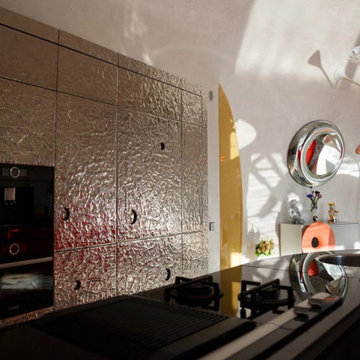 Vento Silver panels lend a sophisticated finish to the kitchen cabinets