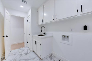 Example of a laundry room design in Houston